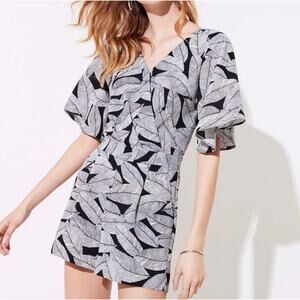 LOFT Black White Leaf Print Short Sleeve Romper Pockets 2